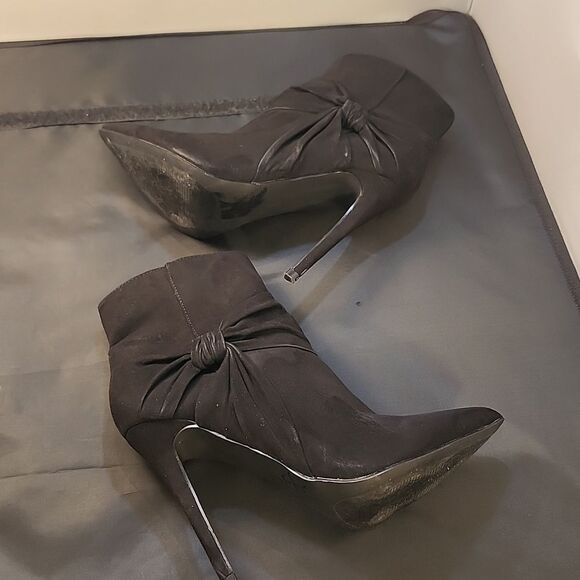 JUSTFAB POINTED TOE SIDE ZIPPER CLOSURE WOMEN'S ANKLE BOWNOT  BOOTIES - Picture 8 of 14